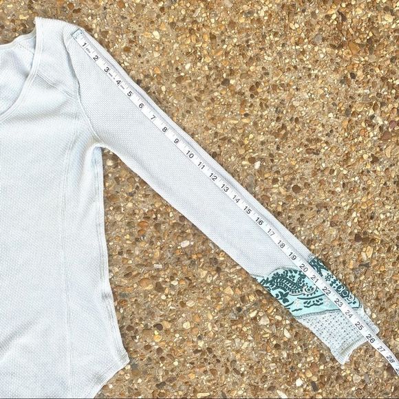 Free People We the Free Bandana Cuff Thermal Top Size M - Picture 6 of 9